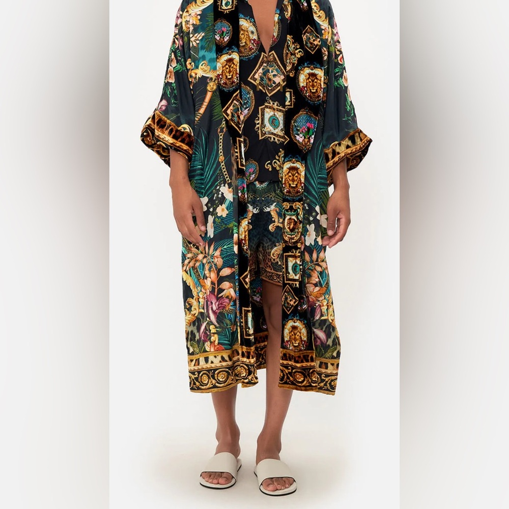 Camilla Long Line Reversible Robe
Fearless Felis - Picture 6 of 12